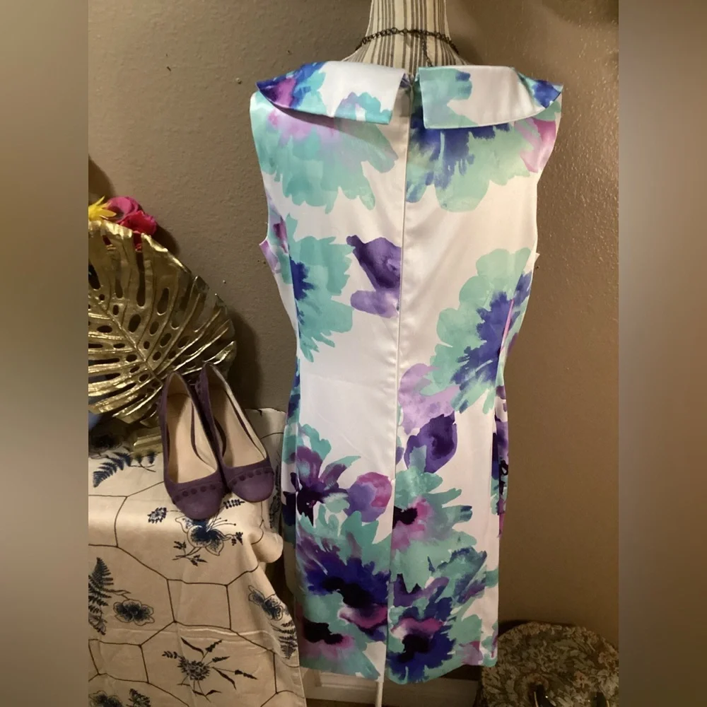 Tahari White and Green Patterned Dress - Picture 2 of 14